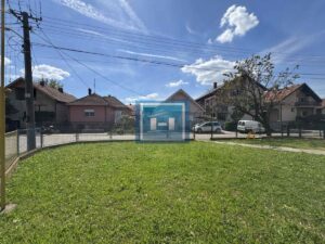 Veliki lokal sa dvorištem-idealan za vrtić ili školicu