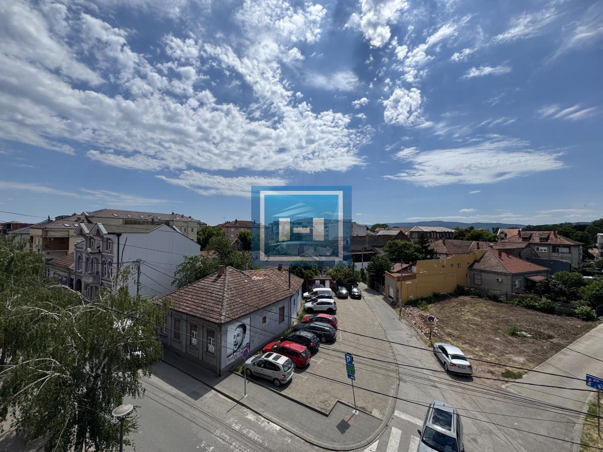 Ne propustite! Namešten stan sa velikom terasom i odličnim rasporedom na traženoj lokaciji