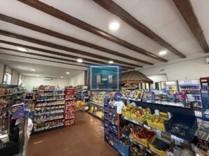 Objekat u samom centru sela pored magistrale u funkciji marketa