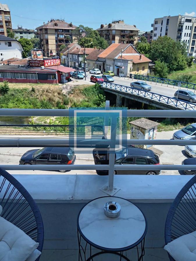 Na prodaju kompletno renovirana garsonjera u širem centru grada
