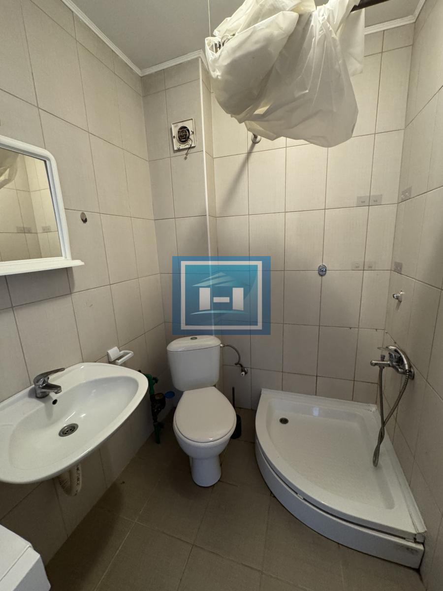 Ne propustite! Namešten stan sa velikom terasom i odličnim rasporedom na traženoj lokaciji