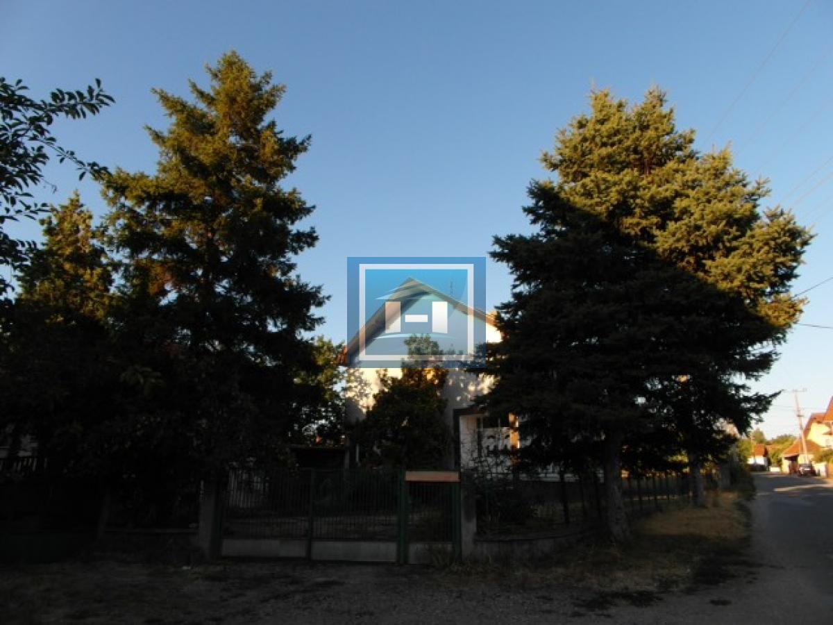 Na prodaju kuća sa velikim placem