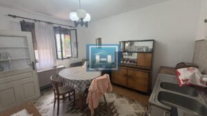 Kuća na odličnoj lokaciji -glavni put,na samo par kilometra od grada