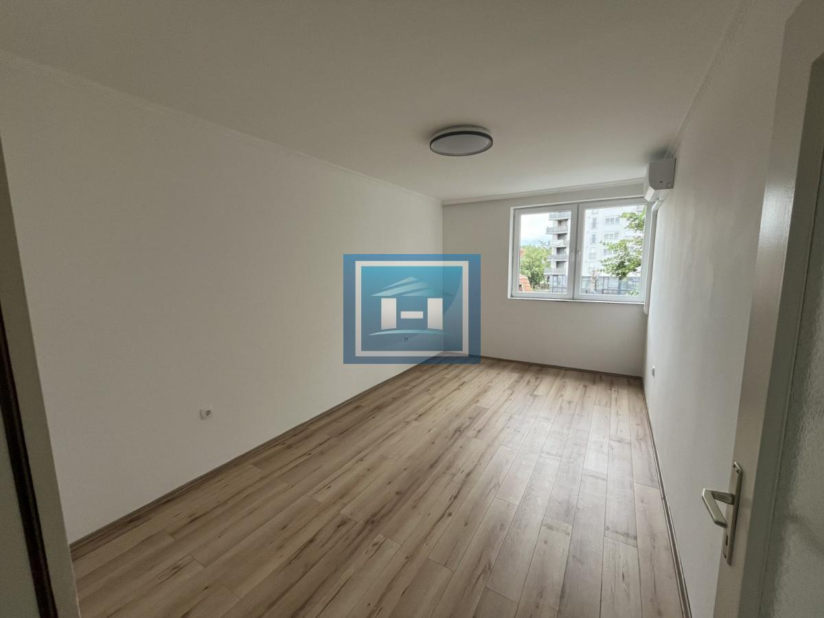 Polunamešten renoviran stan na odličnoj lokaciji