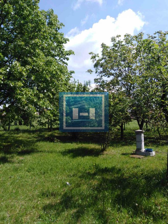 Na prodaju kuća sa velikim placem
