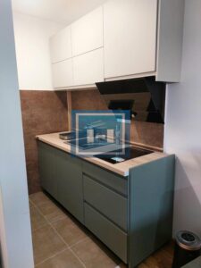 Na prodaju kompletno nameštena garsonjera površine 29 m² sa terasom