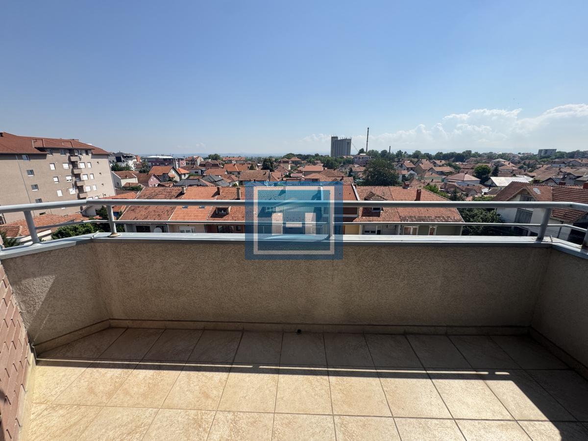Trosoban stan sa velikim potencijalom
