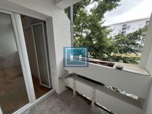Polunamešten renoviran stan na odličnoj lokaciji