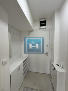 Kompletno namešten stan u centru grada !!