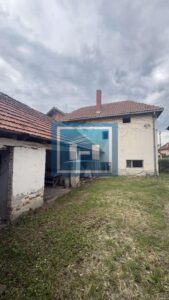Kuća na odličnoj lokaciji -glavni put,na samo par kilometra od grada