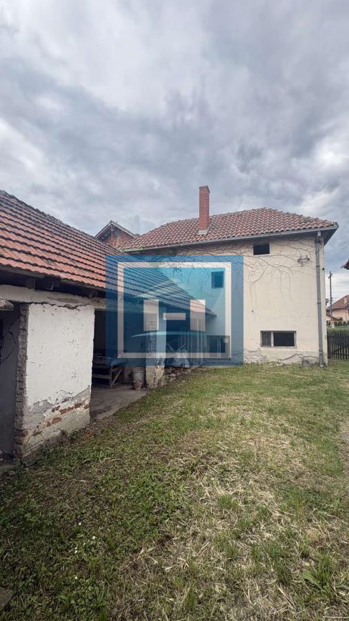Kuća na odličnoj lokaciji -glavni put,na samo par kilometra od grada