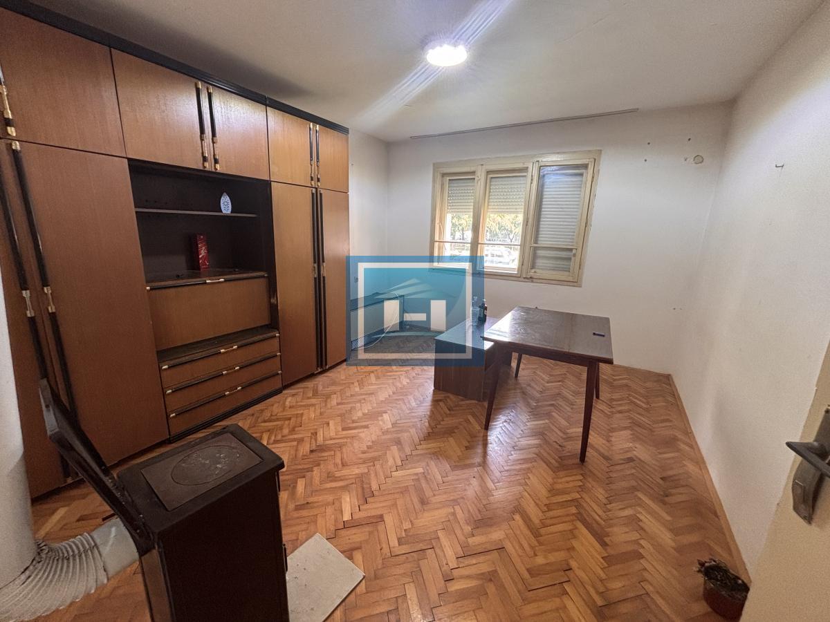 Plac i kuća na odličnoj lokaciji