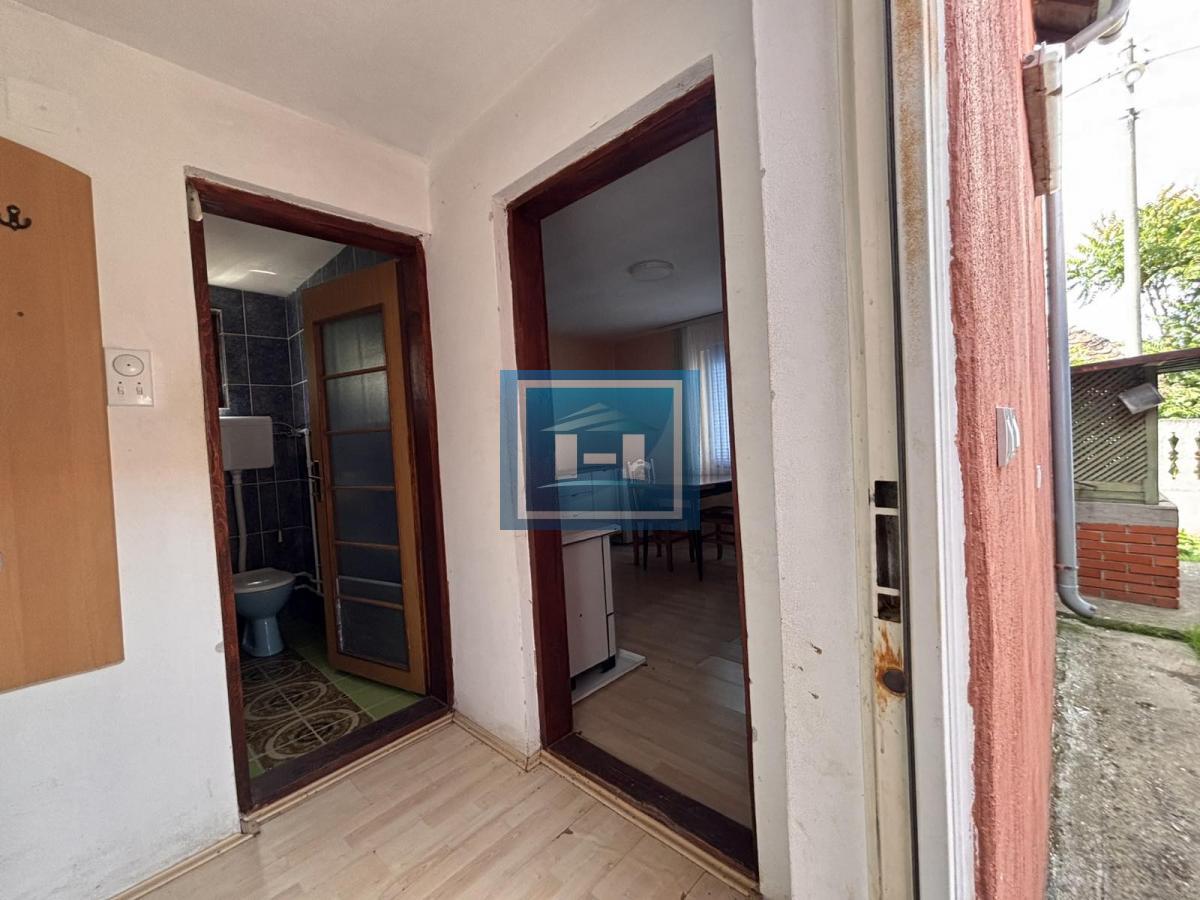 Na prodaju dve kuće u Smederevskoj Palanci – odlična lokacija, useljivo