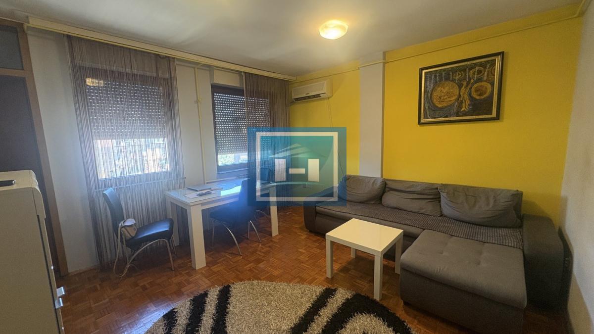 Na prodaju dvosoban stan od 60 m² – dve terase, lift, mogućnost kupovine putem stambenog kredita