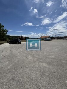 GRADSKI BAZEN SA STAMBENIM OBJEKTOM
