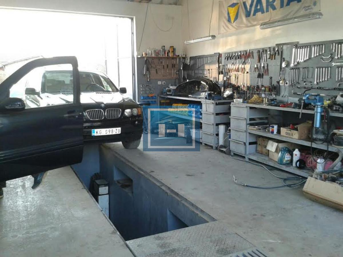 Prodaje se višenamenski poslovni prostor – 105 m2, u centru grada
