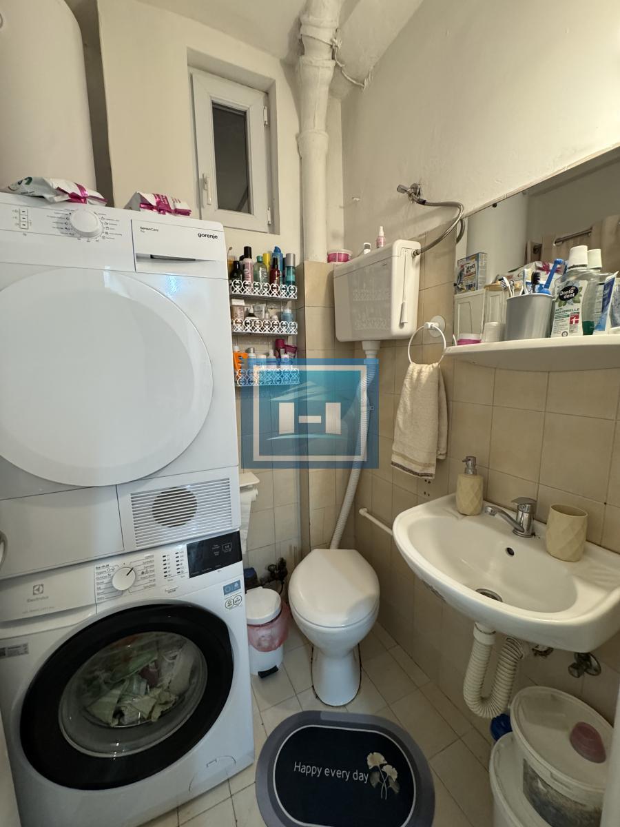 RENOVIRAN DVOSOBAN STAN U CENTRU ĆUPRIJE