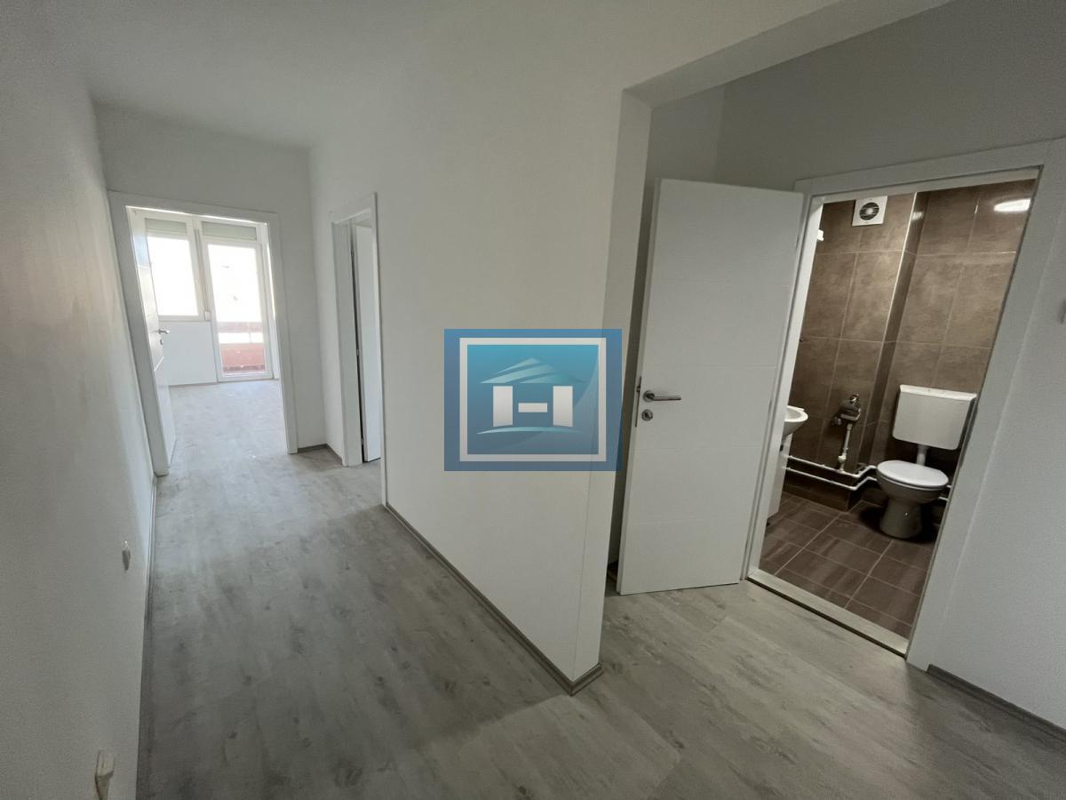 Stan sa neverovatnim potencijalom – potpuno renoviran, tri terase i mogućnost kupovine putem stambenog kredita