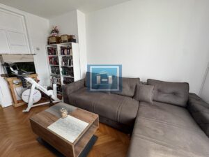 RENOVIRAN DVOSOBAN STAN U CENTRU ĆUPRIJE