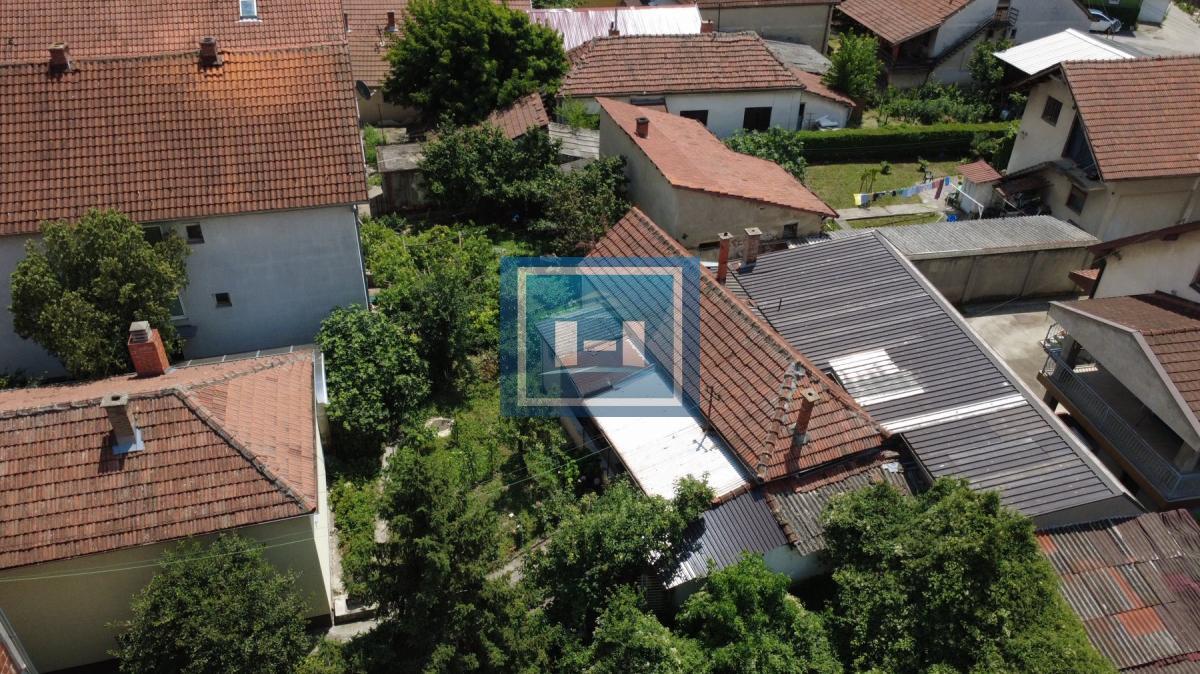 Na prodaju kuća u širem centru grada u ulici Kneza Lazara