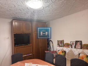 Porodična renovirana kuća na gradskoj lokaciji