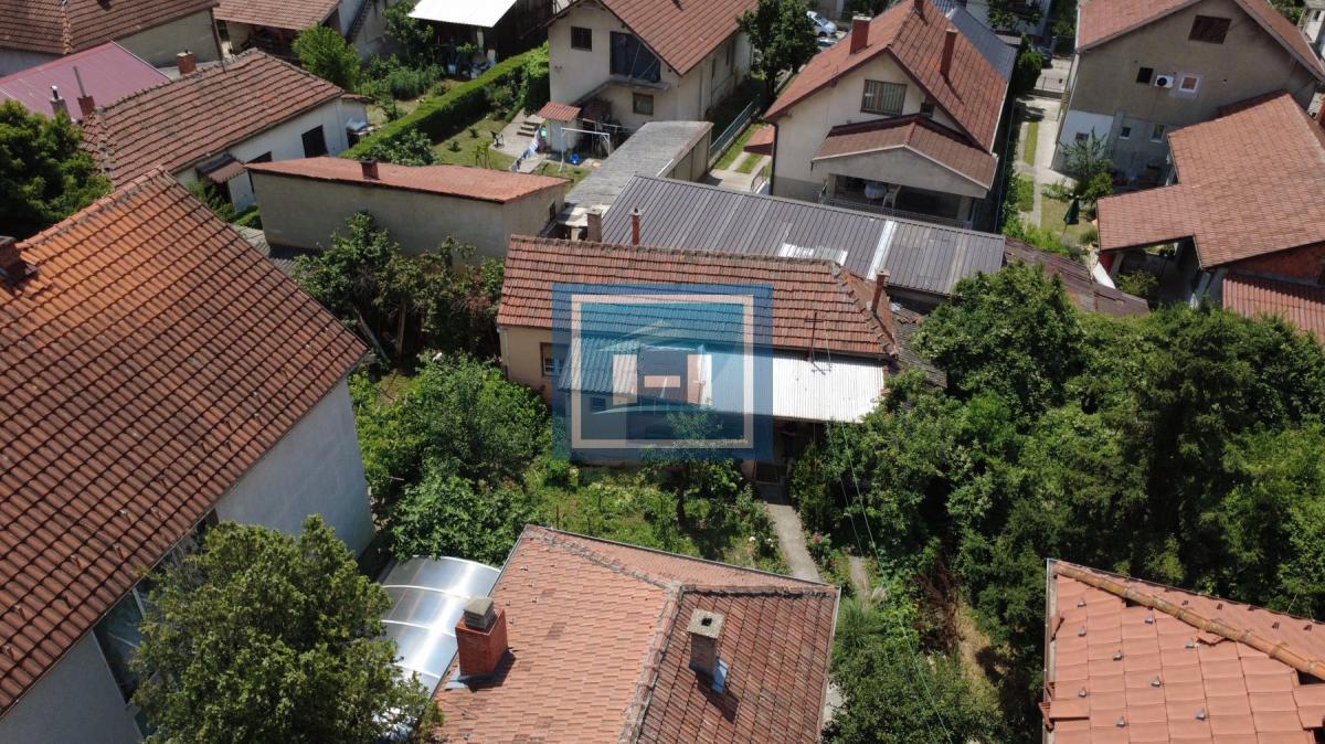 Na prodaju kuća u širem centru grada u ulici Kneza Lazara