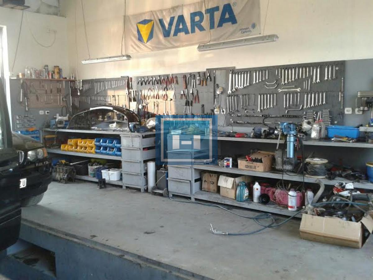 Prodaje se višenamenski poslovni prostor – 105 m2, u centru grada