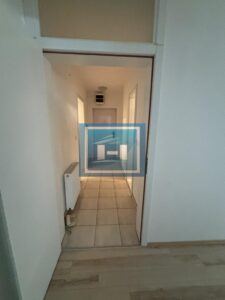 Prelep trosoban stan kompletno namešten