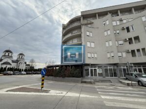 Lokal u centru Akva parka sa tri parking mesta sa punjačima za električna vozila i velikom terasom