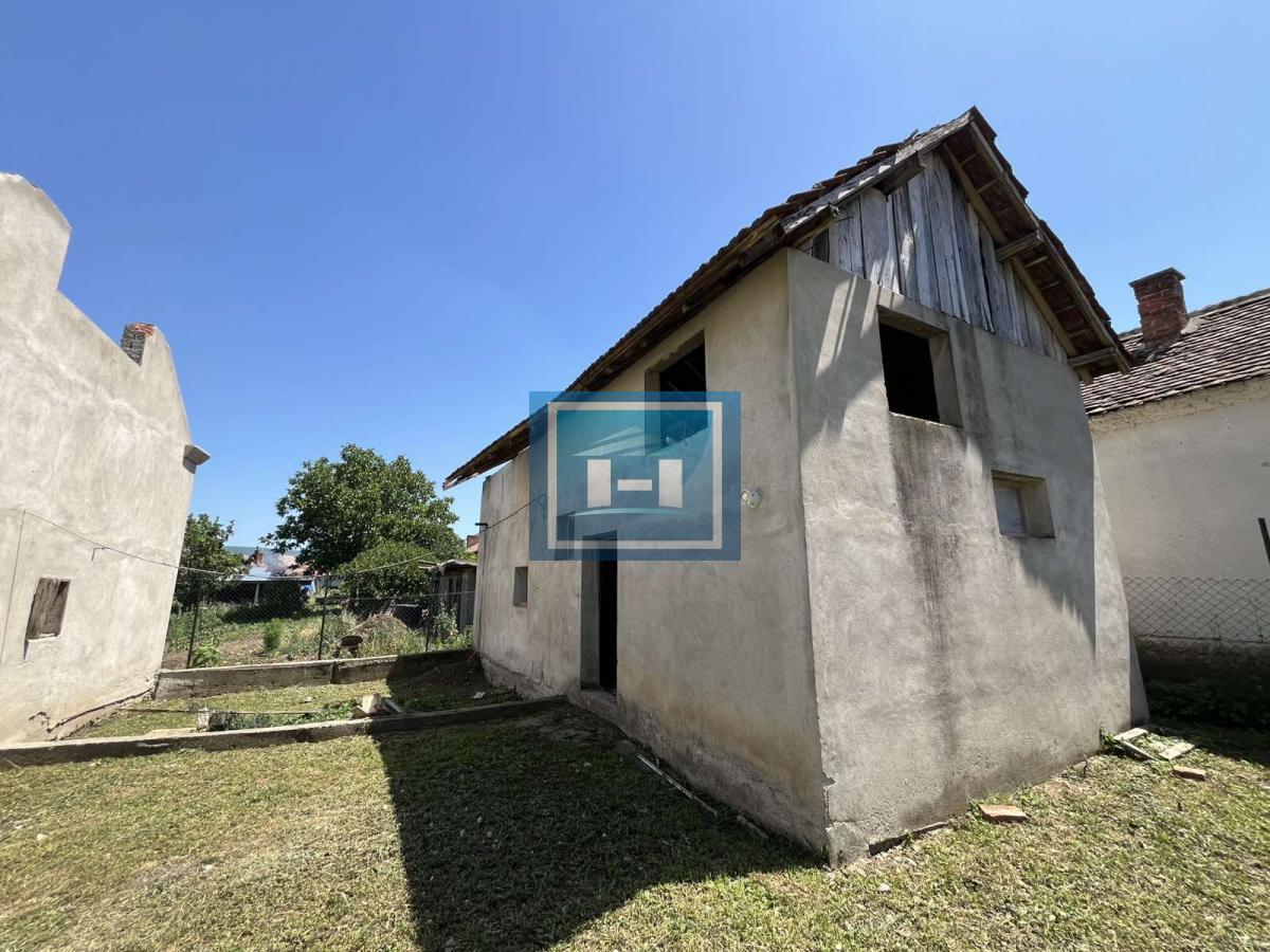 Dve kuće u jednom dvorištu-spoj udobnosti, mira i odlične lokacije