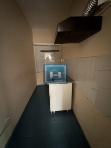 Na izdavanje poslovni prostor površine 59 m², smešten na odličnoj i prometnoj lokaciji na Slaviji.
