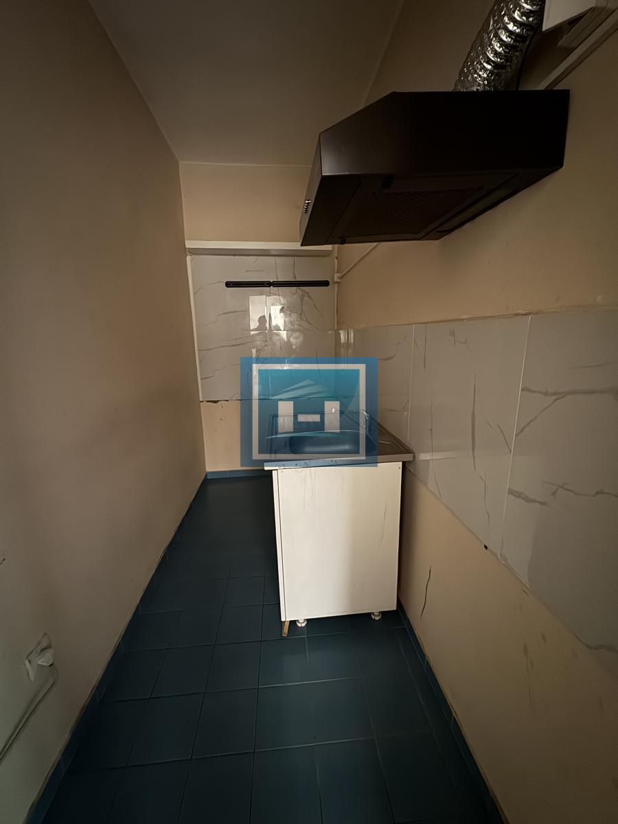 Na izdavanje poslovni prostor površine 59 m², smešten na odličnoj i prometnoj lokaciji na Slaviji.