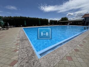 GRADSKI BAZEN SA STAMBENIM OBJEKTOM