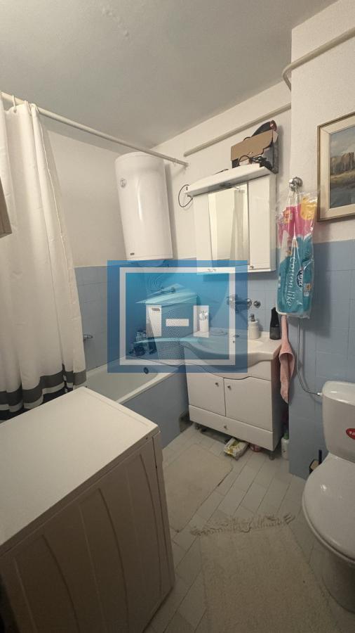 Na prodaju dvosoban stan od 60 m² – dve terase, lift, mogućnost kupovine putem stambenog kredita