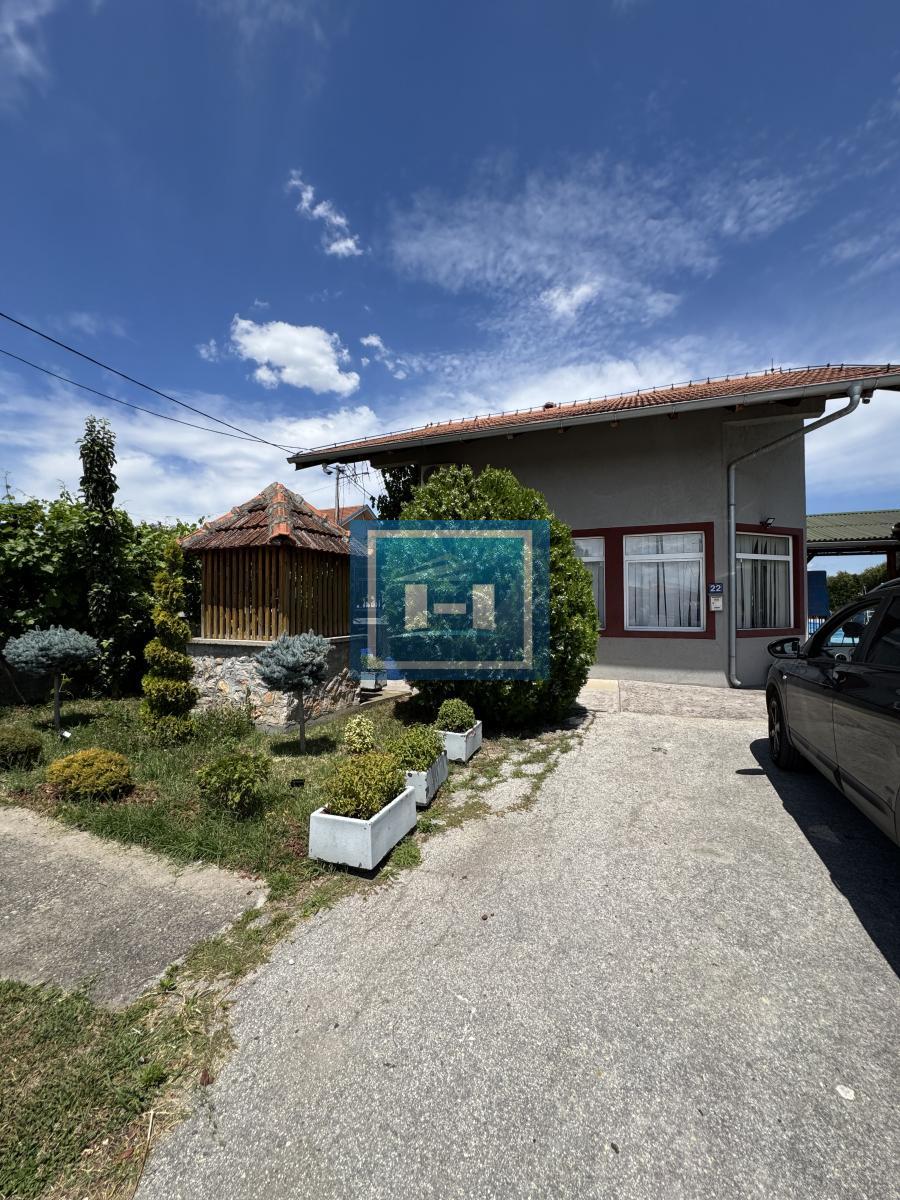 GRADSKI BAZEN SA STAMBENIM OBJEKTOM