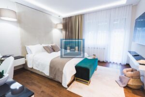 PRODAJE SE STAN U STROGOM CENTRU GRADA U STARIM „MORAVSKI STIL“ ZGRADAMA