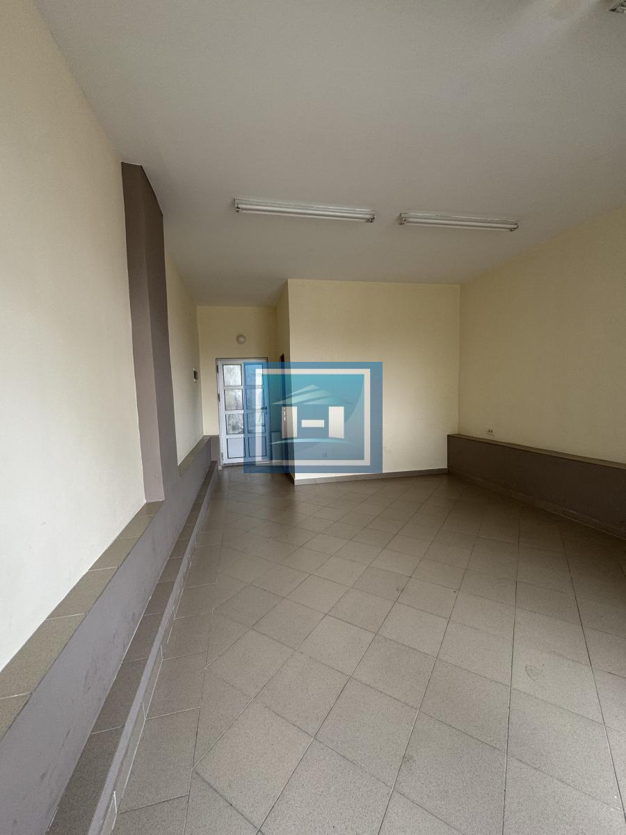 Poslovni prostor za izdavanje na Slaviji – 34 m², odlična lokacija
