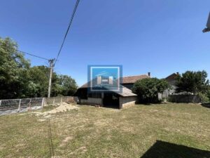 Dve kuće u jednom dvorištu-spoj udobnosti, mira i odlične lokacije
