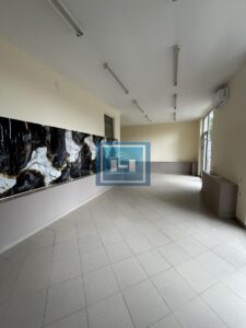 Na izdavanje poslovni prostor površine 59 m², smešten na odličnoj i prometnoj lokaciji na Slaviji.