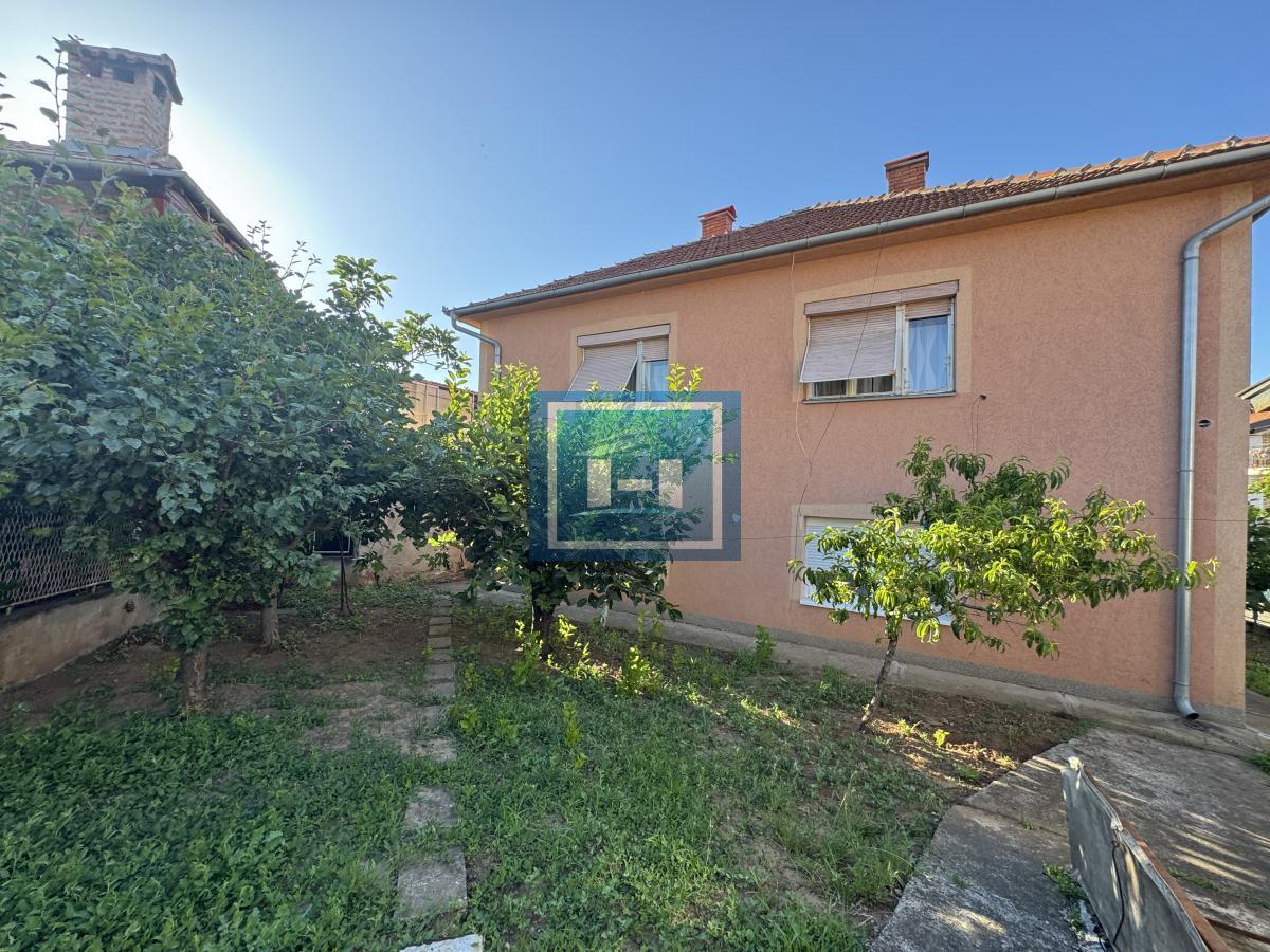 Jedinstvena ponuda kuća sa 4 stana na fantastičnoj lokaciji