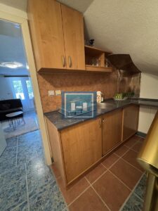 Izdaje se lepo uređen stan od 35 m² – svi troškovi uključeni u cenu!