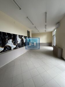 Na izdavanje poslovni prostor površine 59 m², smešten na odličnoj i prometnoj lokaciji na Slaviji.