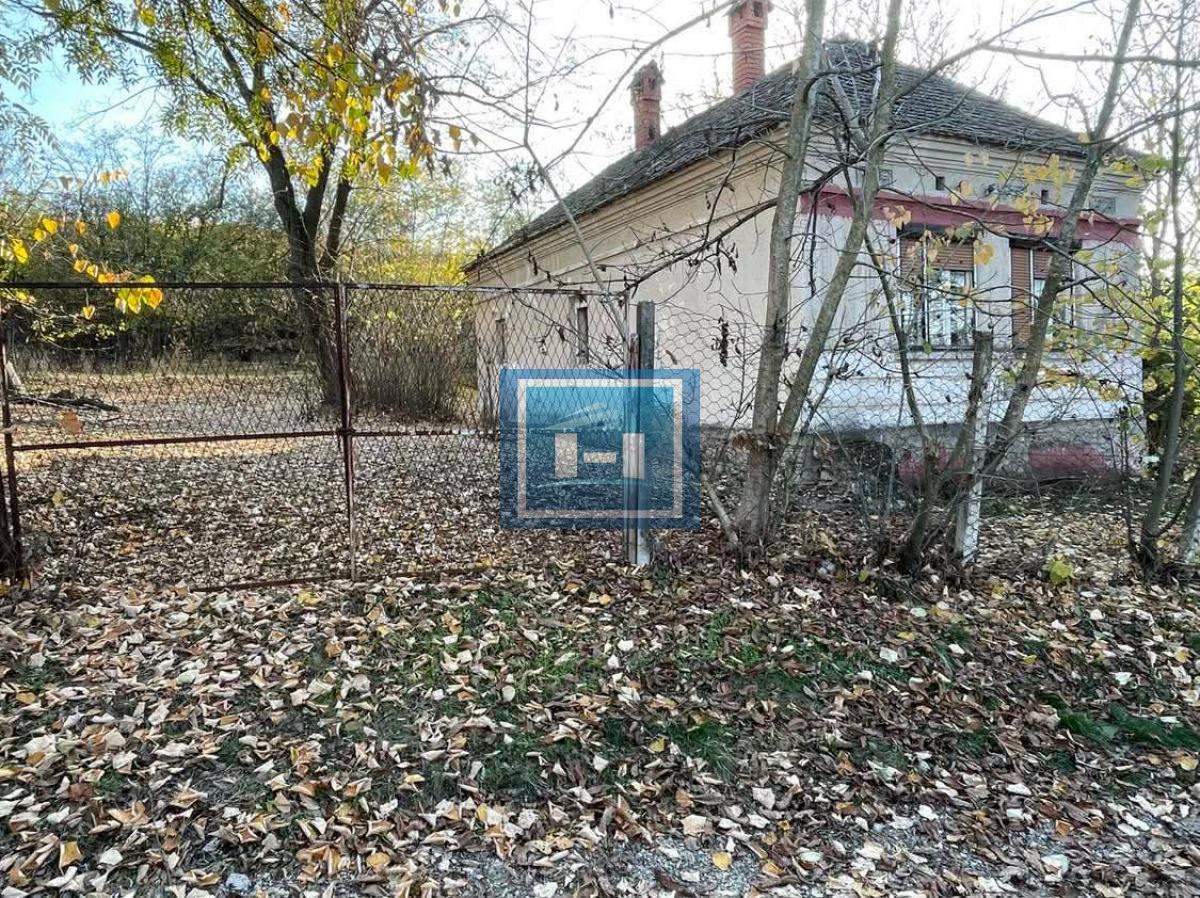 Prelepo imanje u zelenilu sa objektom