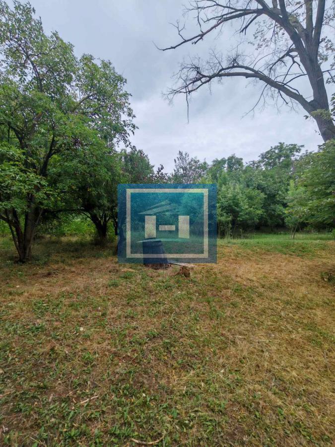 Prelepo imanje u zelenilu sa objektom