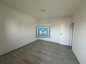 Stan sa neverovatnim potencijalom – potpuno renoviran, tri terase i mogućnost kupovine putem stambenog kredita