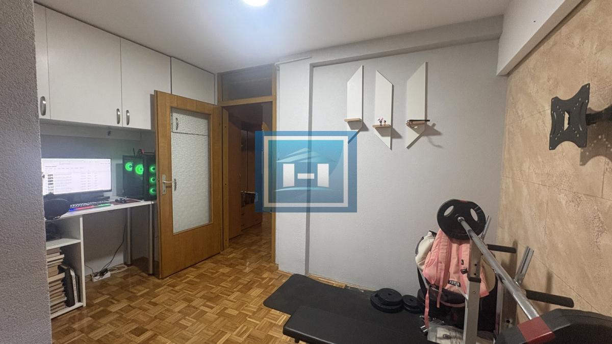 Na prodaju dvosoban stan od 60 m² – dve terase, lift, mogućnost kupovine putem stambenog kredita