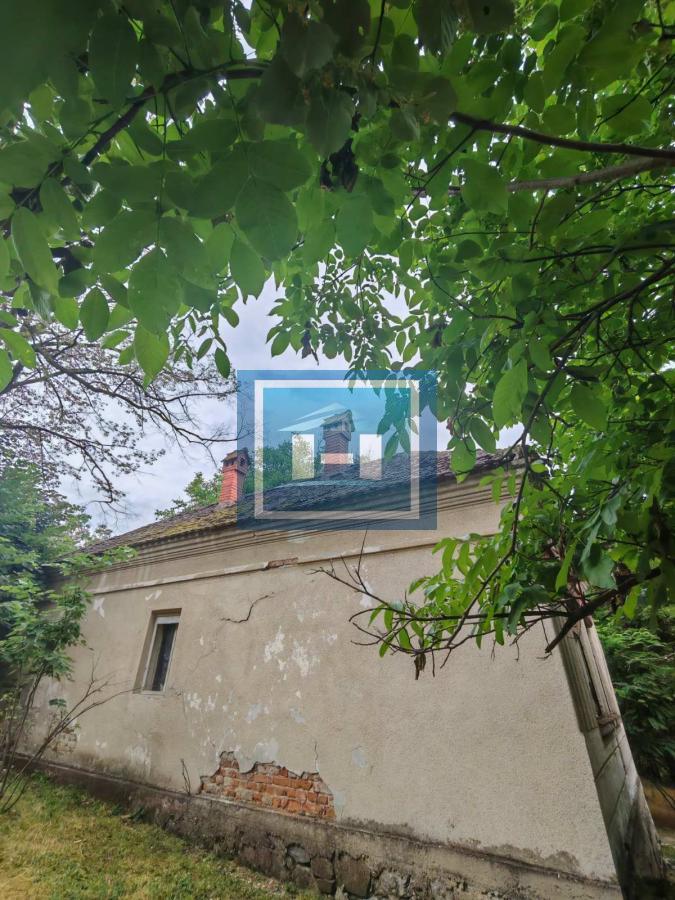 Prelepo imanje u zelenilu sa objektom