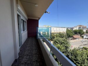Stan sa neverovatnim potencijalom – potpuno renoviran, tri terase i mogućnost kupovine putem stambenog kredita