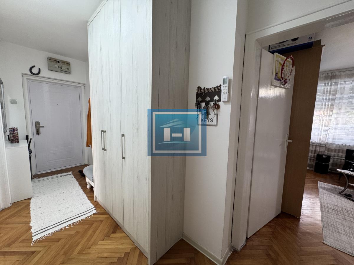 RENOVIRAN DVOSOBAN STAN U CENTRU ĆUPRIJE