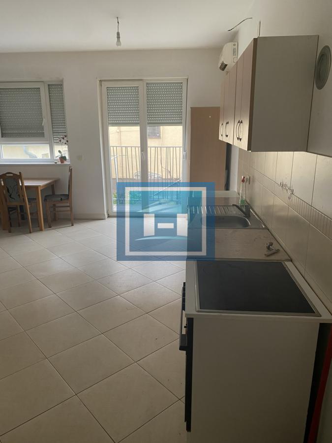 Dvosoban stan, 48 m², Centar, Ćuprija, prizemlje